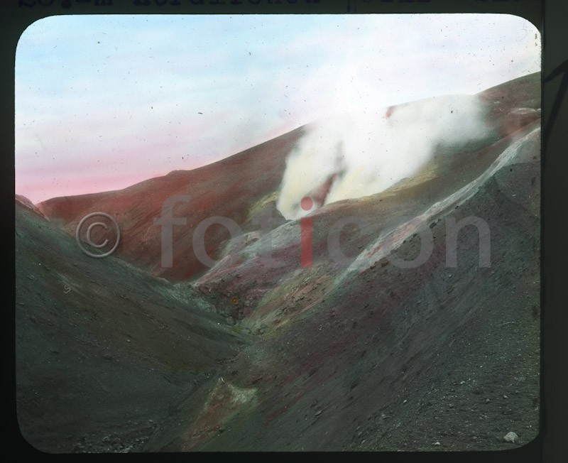 Im nördlichen Teil Islands ; In the northern part of Iceland (foticon-simon-vulkanismus-359-053.jpg)